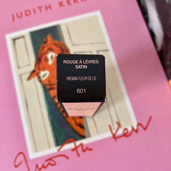 GUCCI 601 Virginia Fleur de Lis Satin Lipstick - Picture 3 of 8